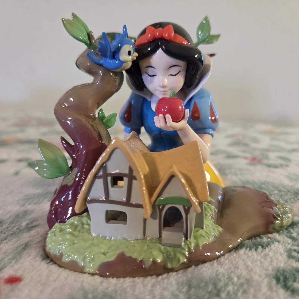 52Toys X Disney Princess Art Gallery SNOW WHITE Collectible Figurine